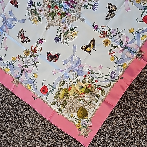 🔥1DAYSALE🔥Gucci Scarf - Picture 5 of 6